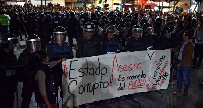 Thousands protest for Mexican leader to `resign now` 